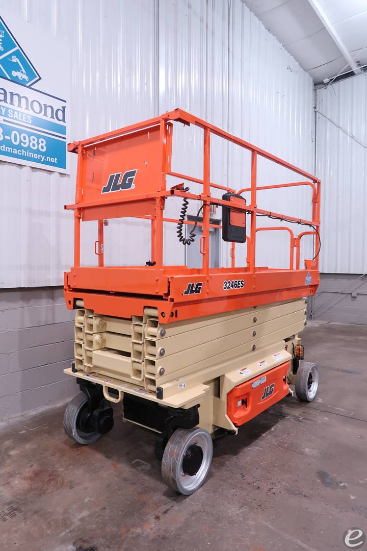2015 JLG 3246ES