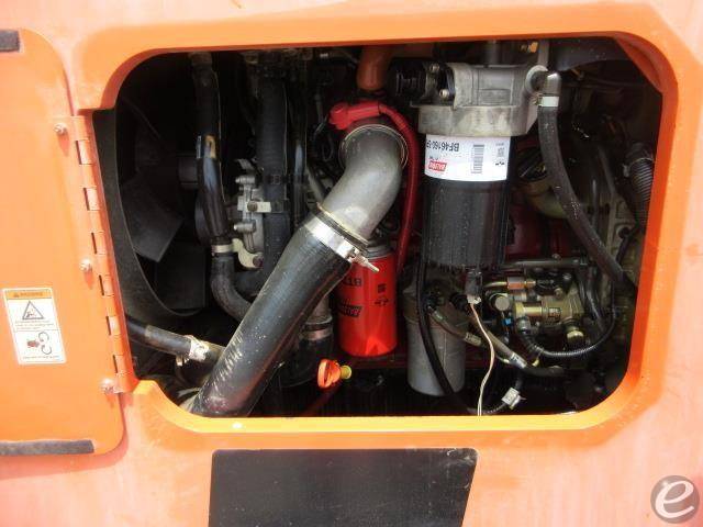 2017 JLG 8042