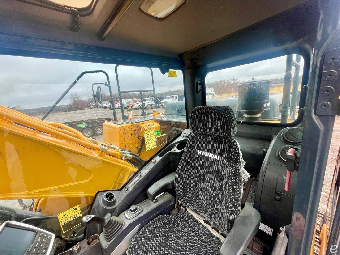 2018 Hyundai HX220 LR