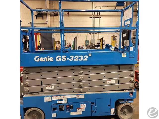 2012 Genie GS-3232