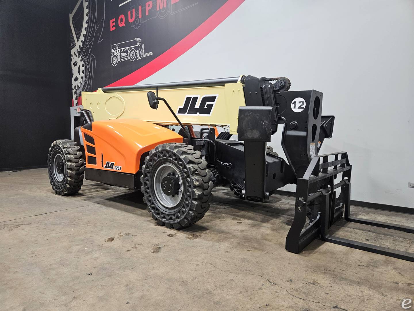 2017 JLG 1255