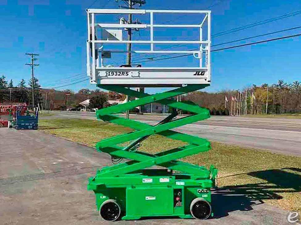 2014 JLG 1930ES