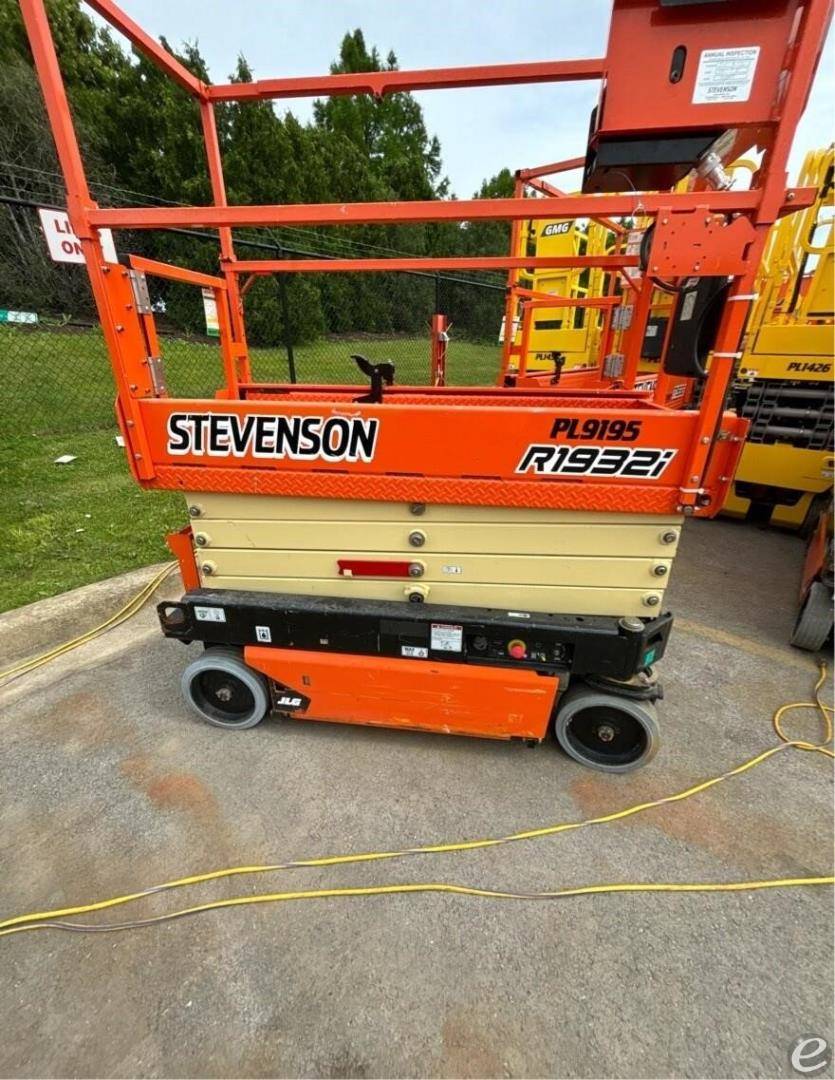 2021 JLG R1932i