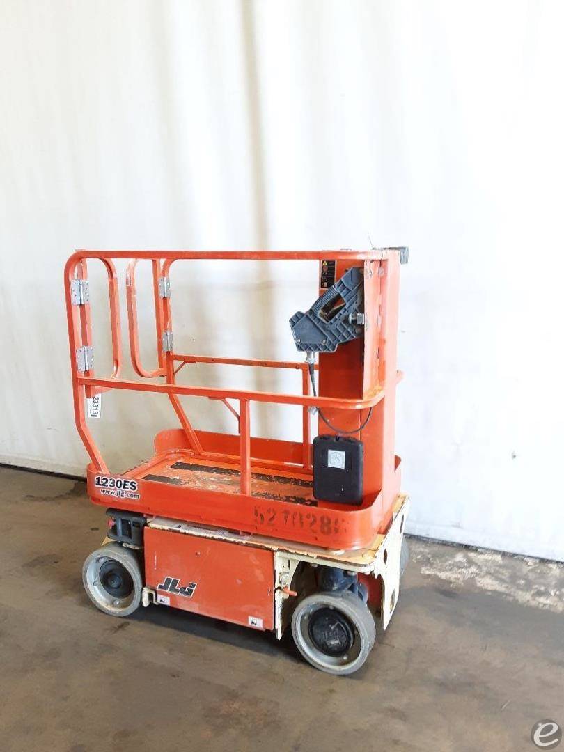 2013 JLG 1230ES
