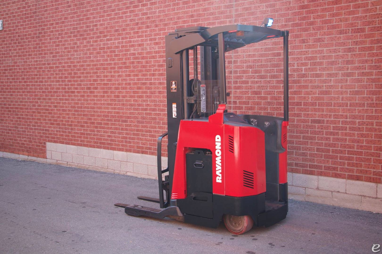2016 Raymond EASI R40TT Electric Reach Truck - 123Forklift