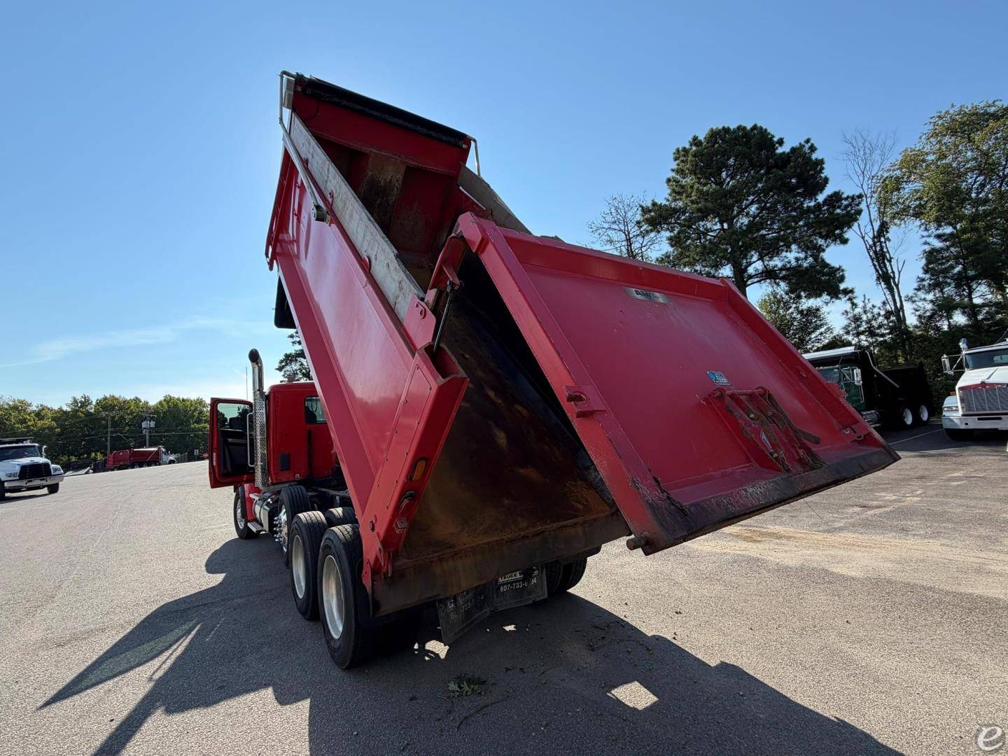2023 Kenworth W990