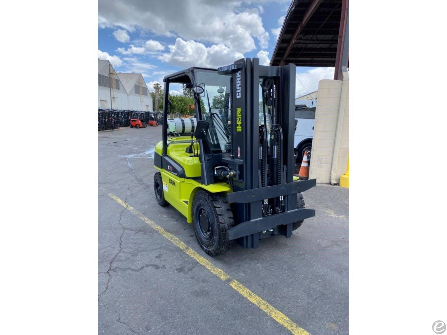 2022 Clark C40L
