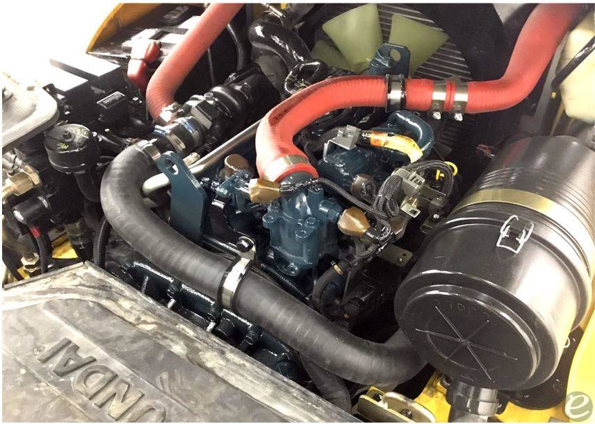 2017 Hyundai 25D-9