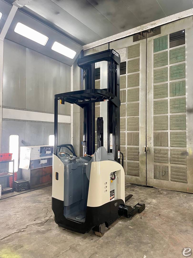 2010 Crown RR5725-35