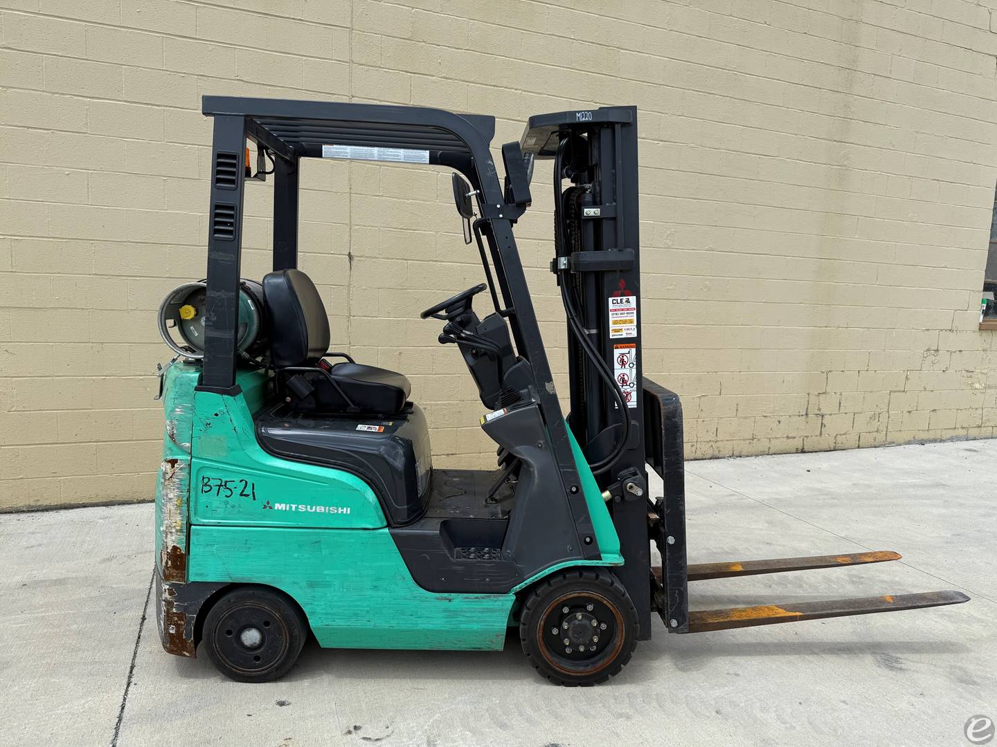 2017 Mitsubishi FGC15N