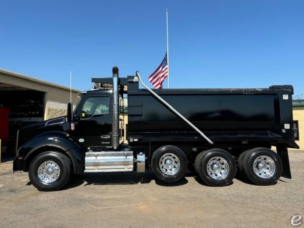2025 Kenworth T880