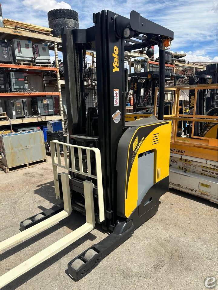 2019 Yale NR045EB
