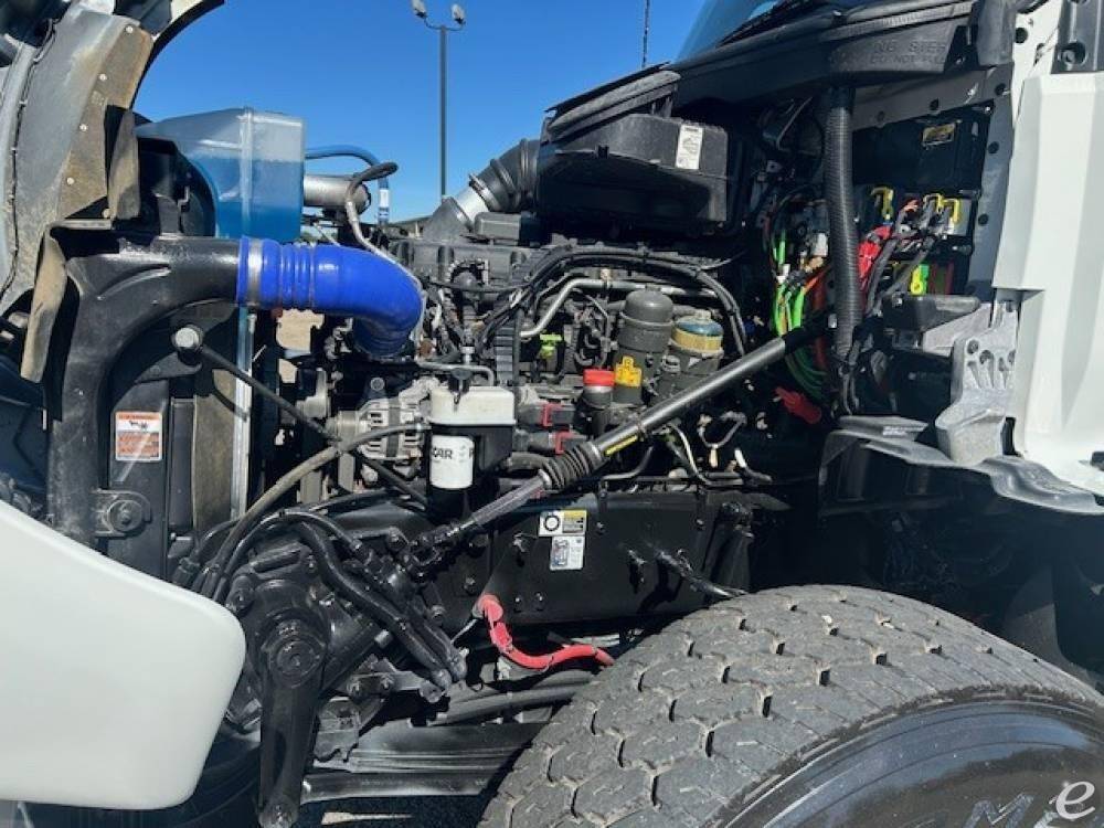 2025 Kenworth T880