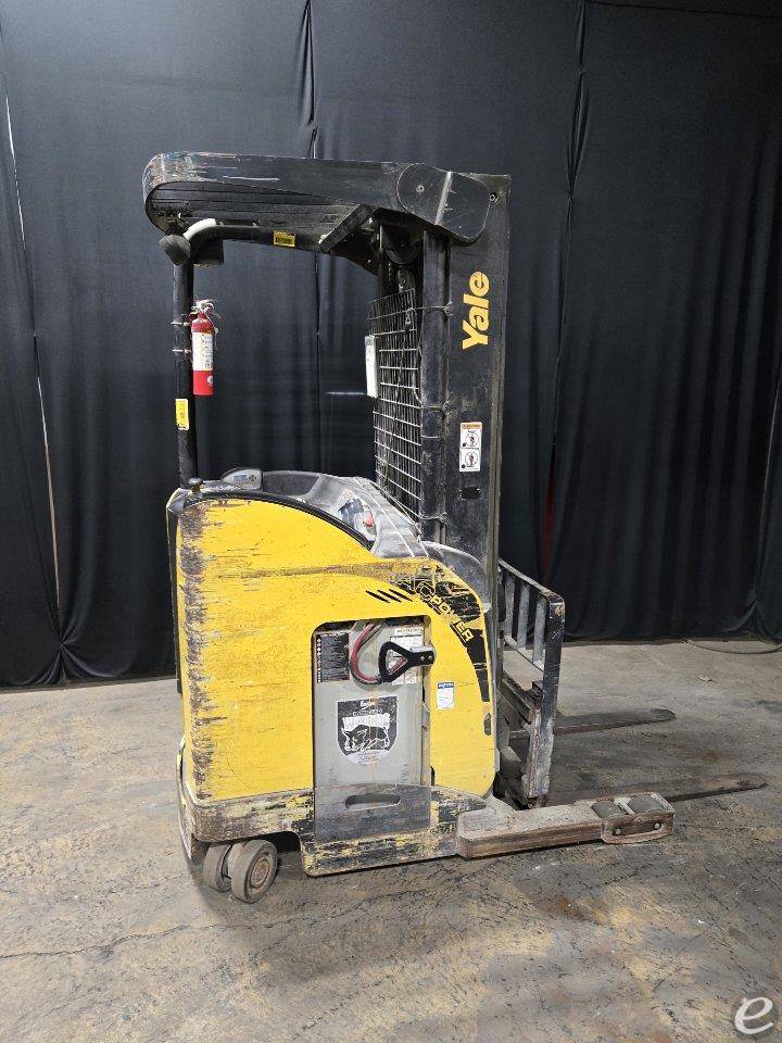 2017 Yale NR045EB