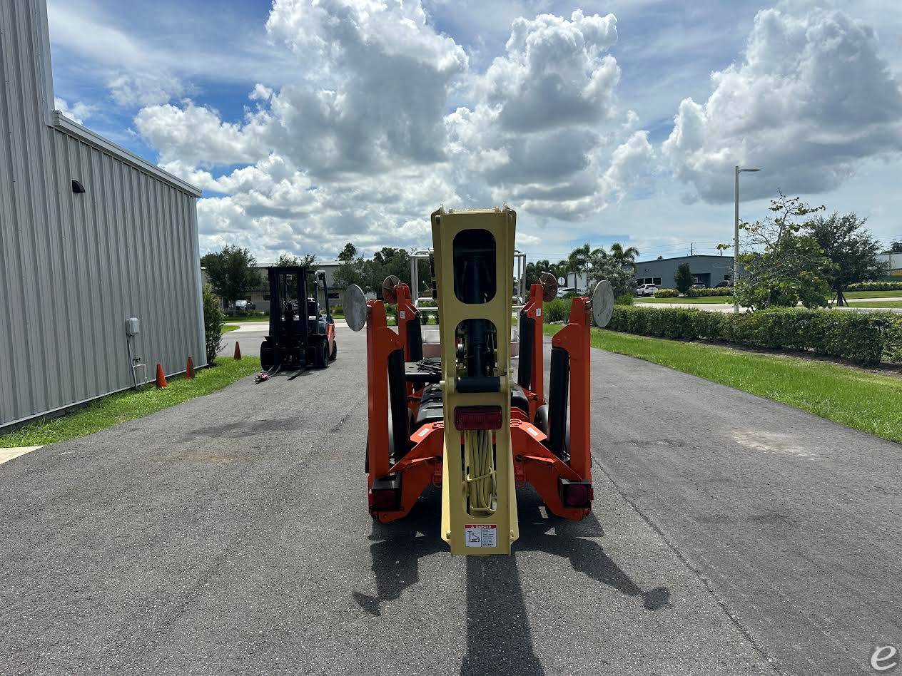 2017 JLG T350