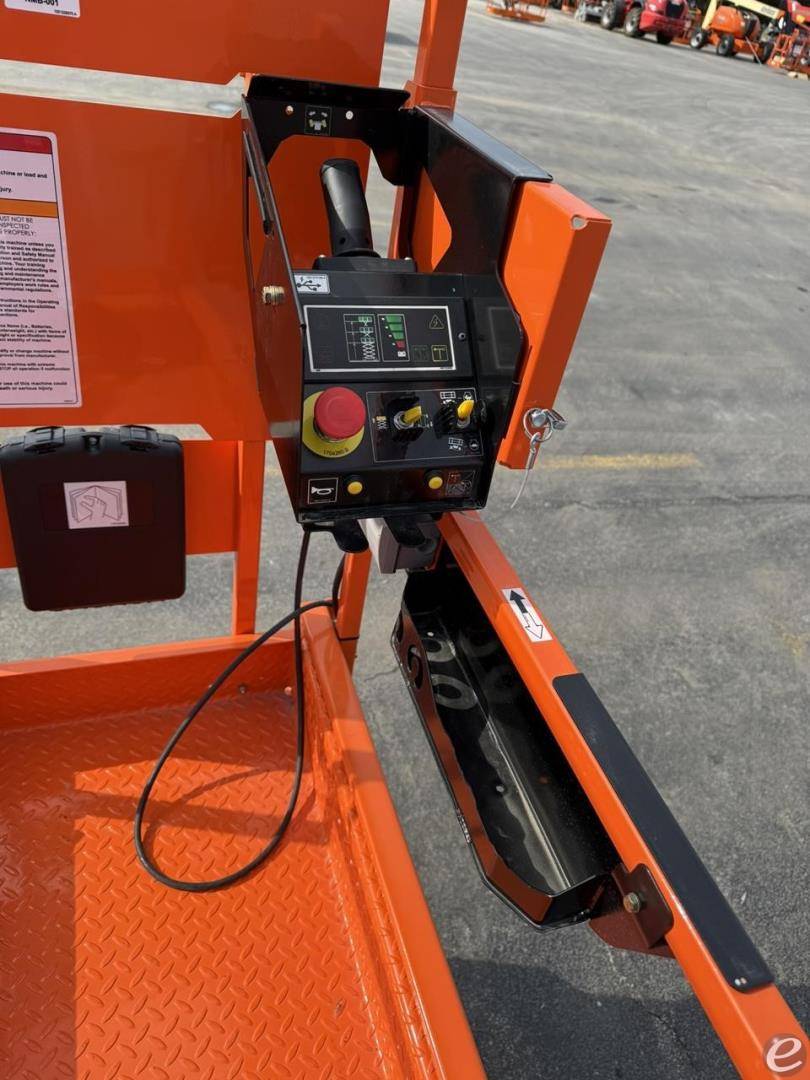2025 JLG AE1932