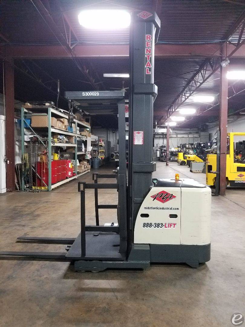 2004 Crown SP3420-30 Electric Order Picker - 123Forklift