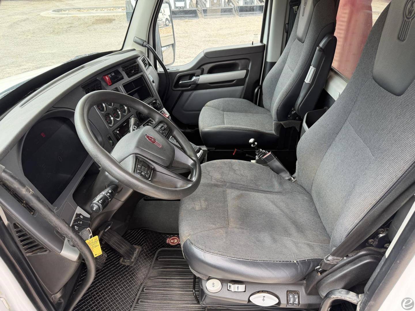 2023 Kenworth T880
