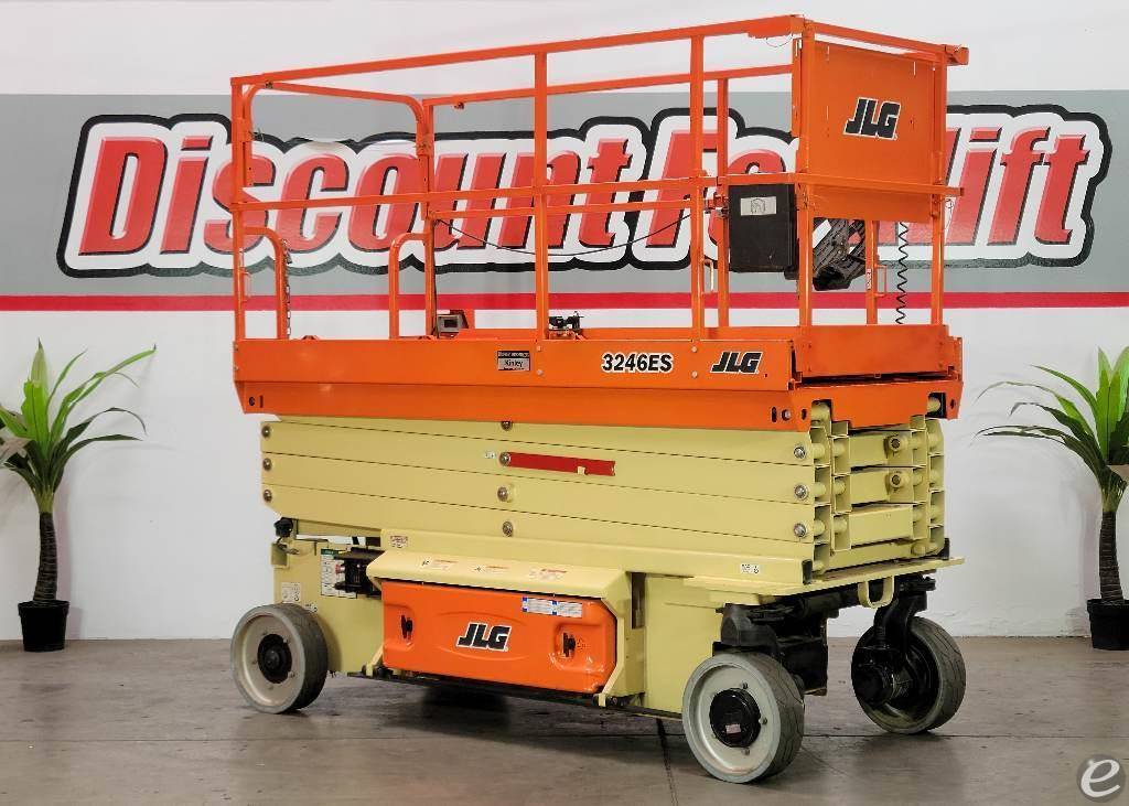 2018 JLG 3246ES
