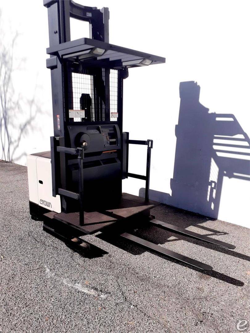 2007 Crown SP3420-30 Electric Order Picker - 123Forklift