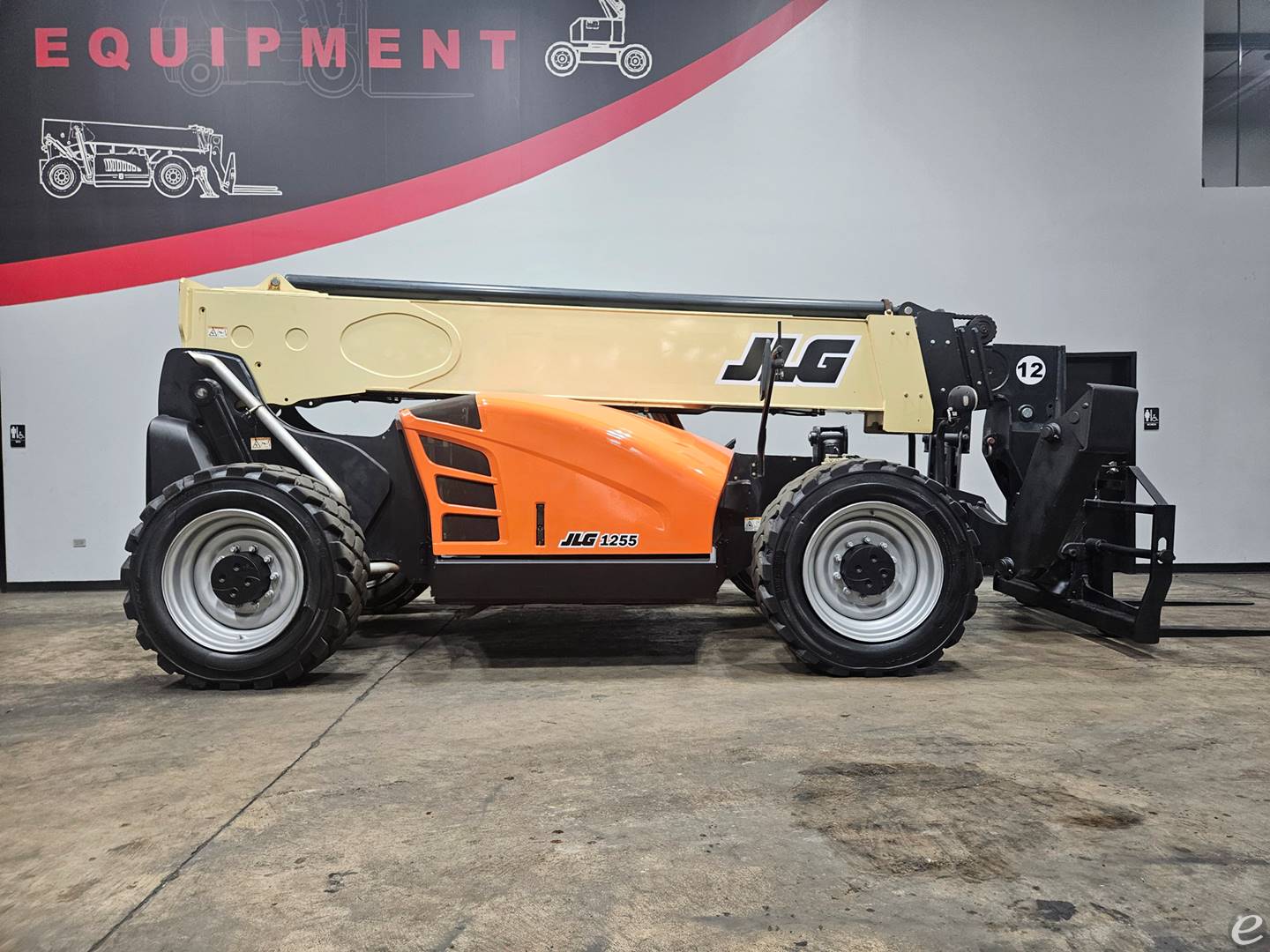 2017 JLG 1255