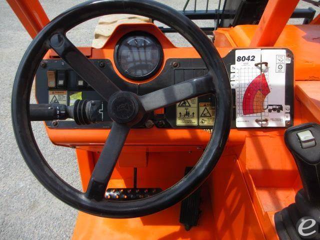2017 JLG 8042