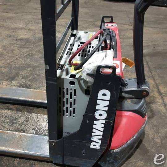 2022 Raymond 8210