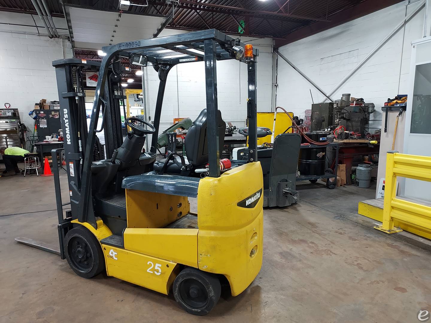 2017 Komatsu FB25SHU-6 Electric Forklift - 123Forklift