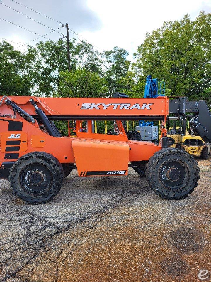 9999 JLG 8042