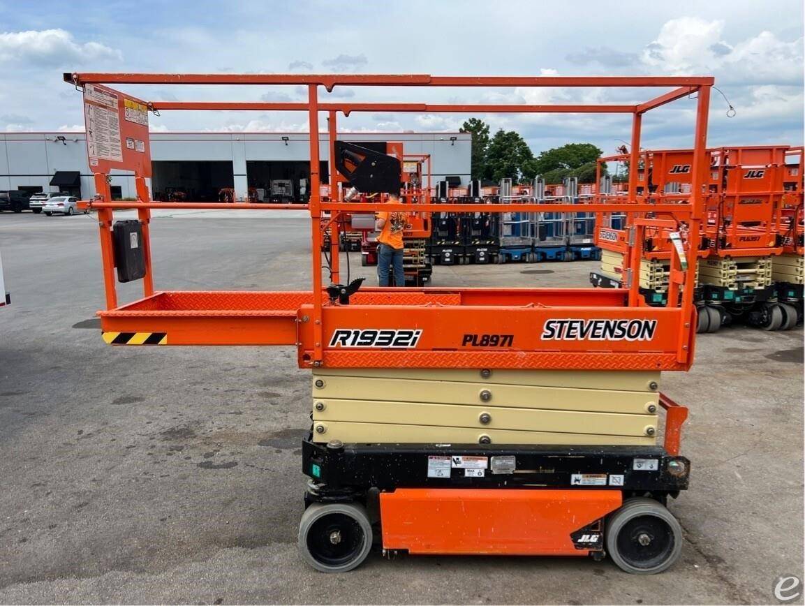 2021 JLG R1932i