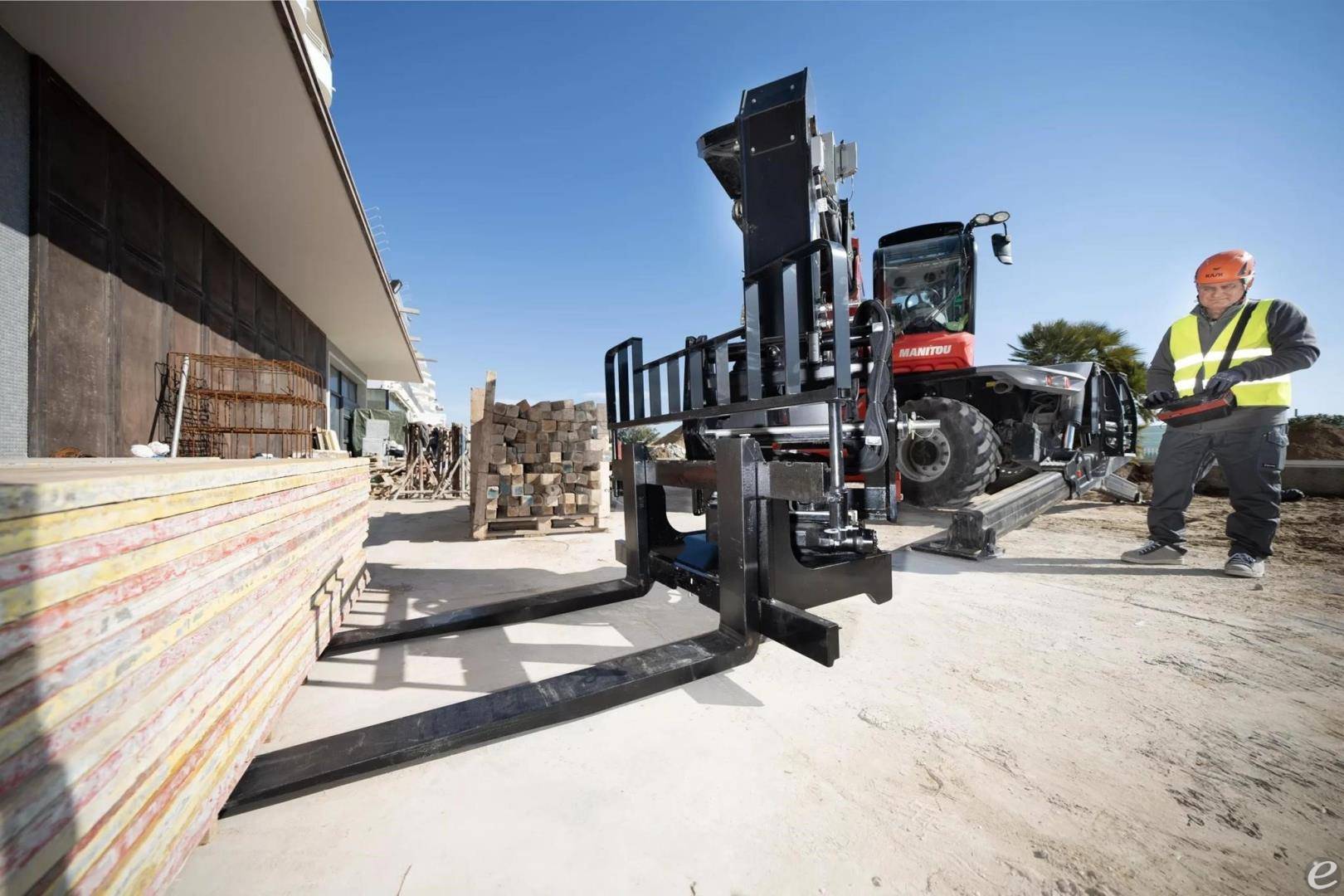2025 Manitou R-EVOLUTION TILTING FORK CARRIAGE (MRT)