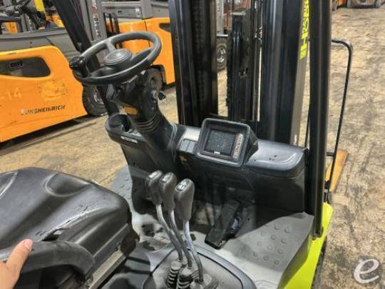 2023 Clark S25CL