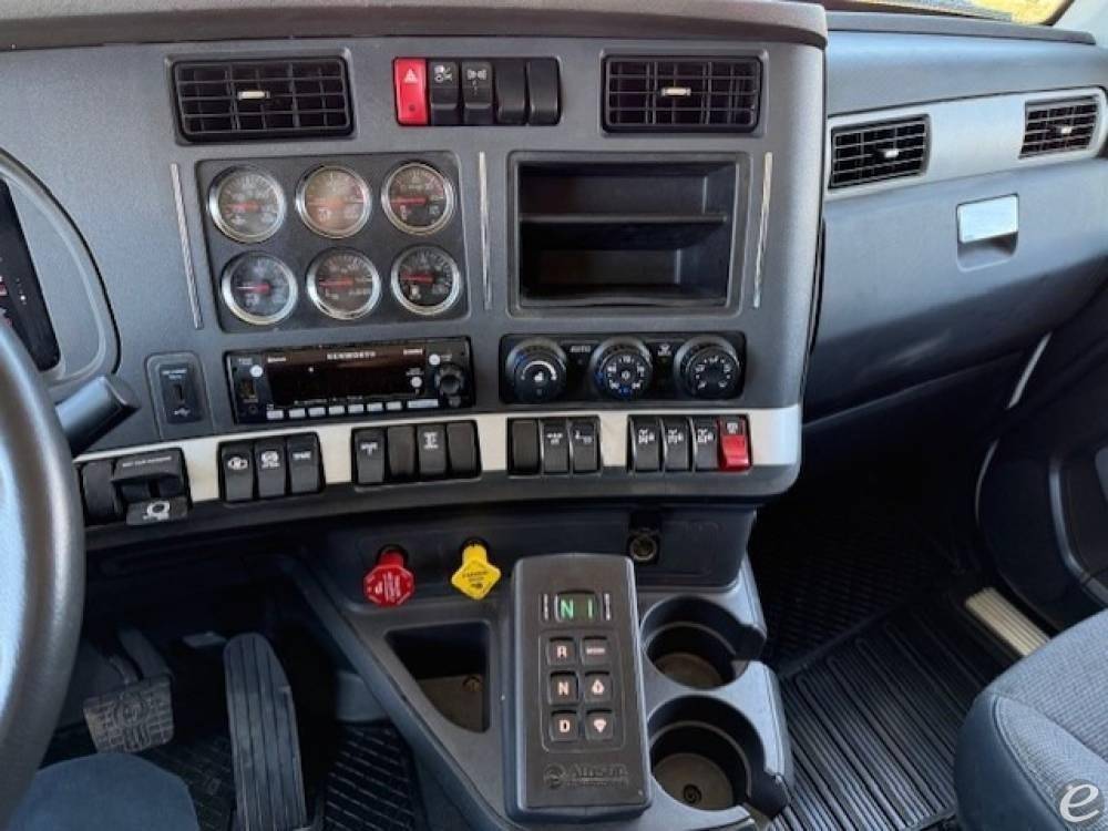 2025 Kenworth T880