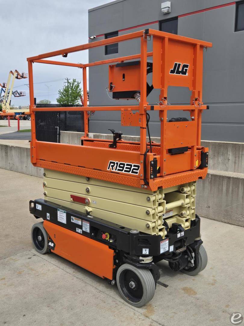 2023 JLG R1932
