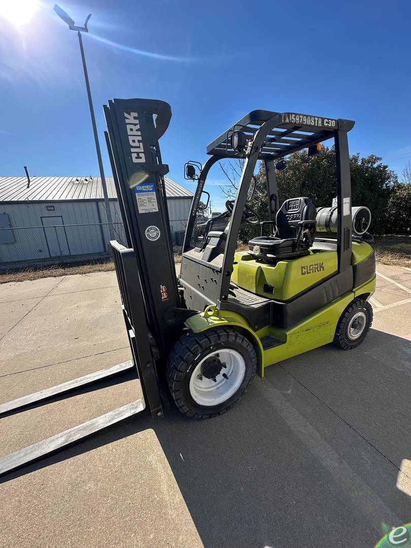 2016 LP Gas Clark Pneumatic Tire 4 Wheel Sit Down | Eliftruck