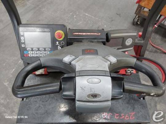 2017 Raymond 3020