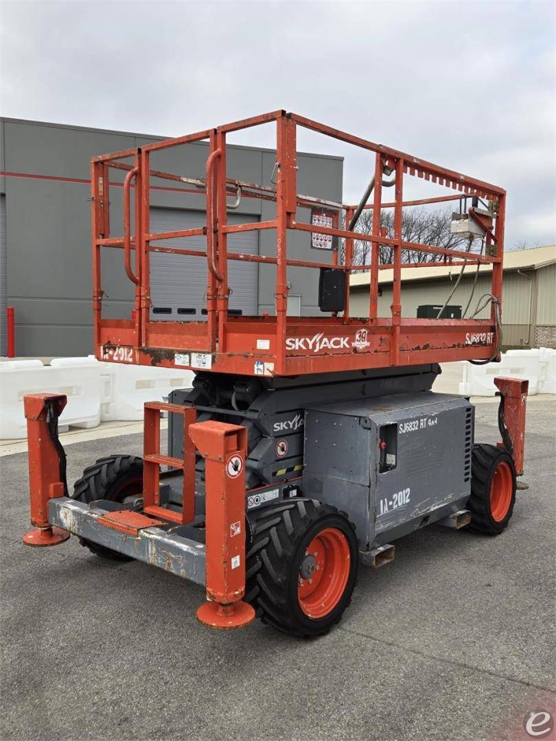 2015 Skyjack SJ6832RT Diesel Scissor Lift - 123Forklift