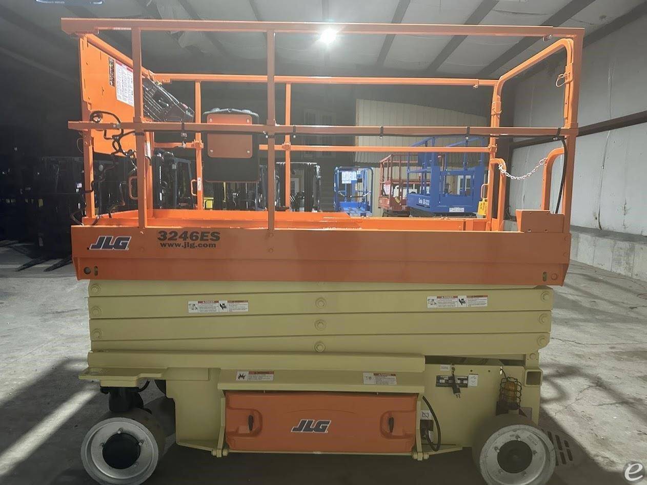 2015 JLG 3246ES