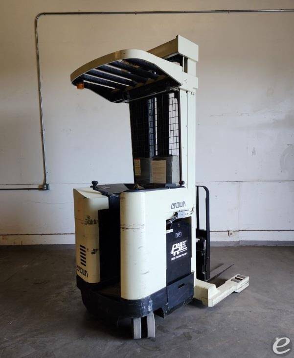 1993 Crown RR3020-35 Electric Reach Truck - 123Forklift