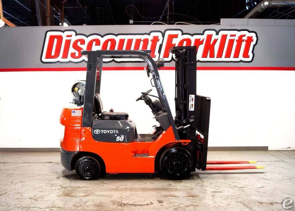 2006 Toyota 7FGCU25 LP Gas Forklift...