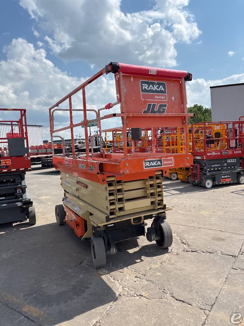 2019 JLG 3246ES