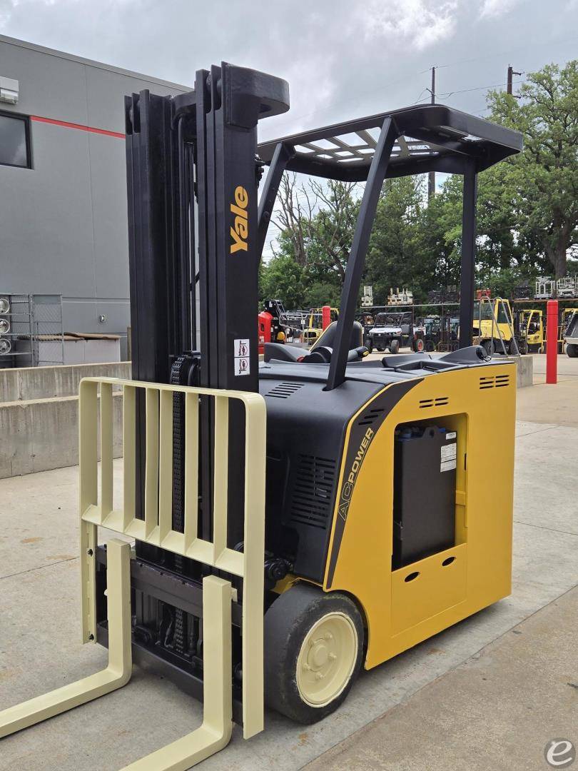 2019 Yale ESC040AD