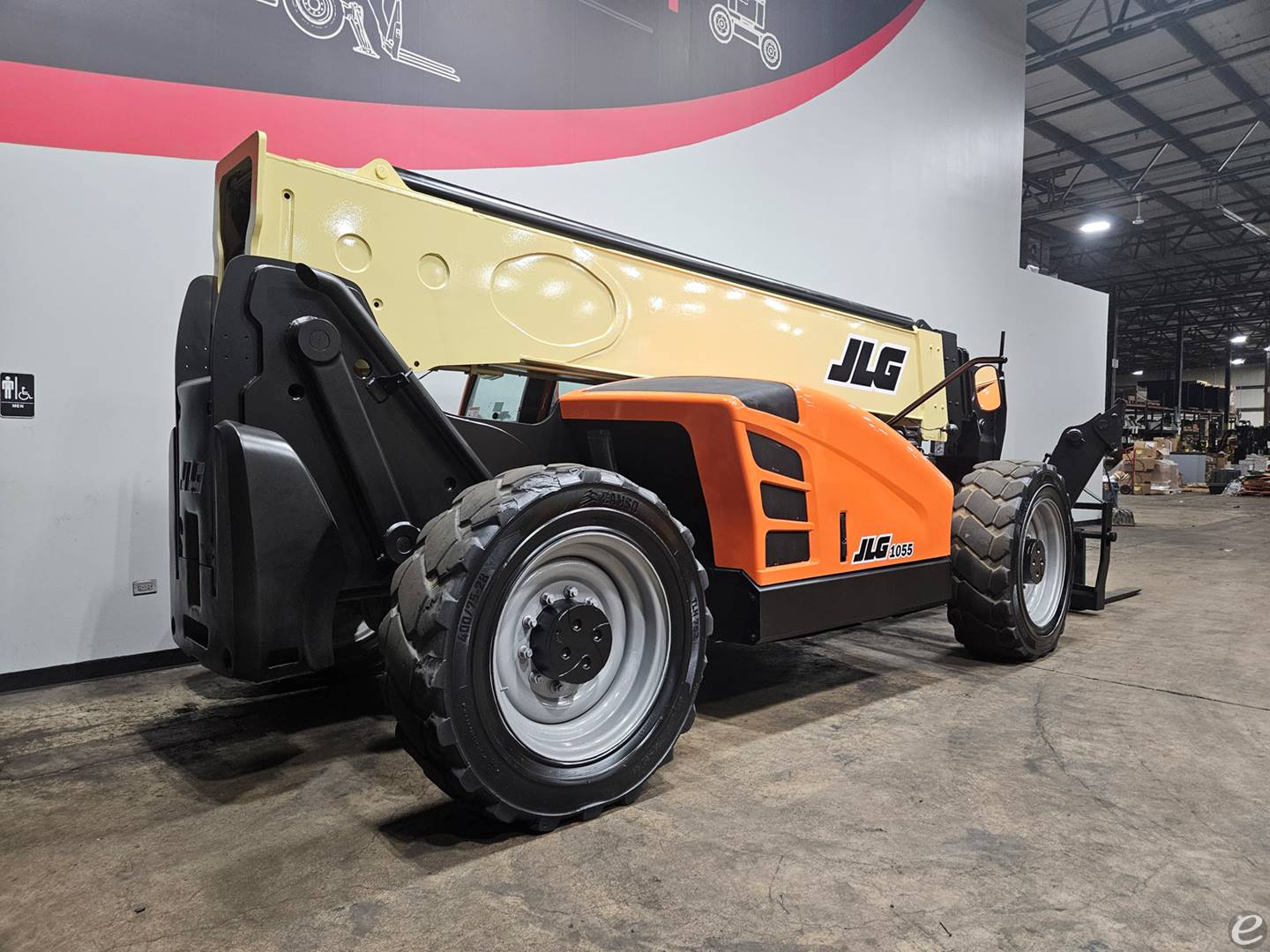 2016 JLG 1055