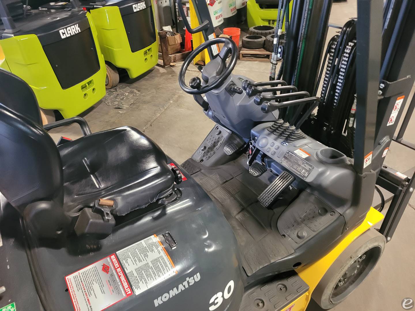 2020 Komatsu FG30SHT-16
