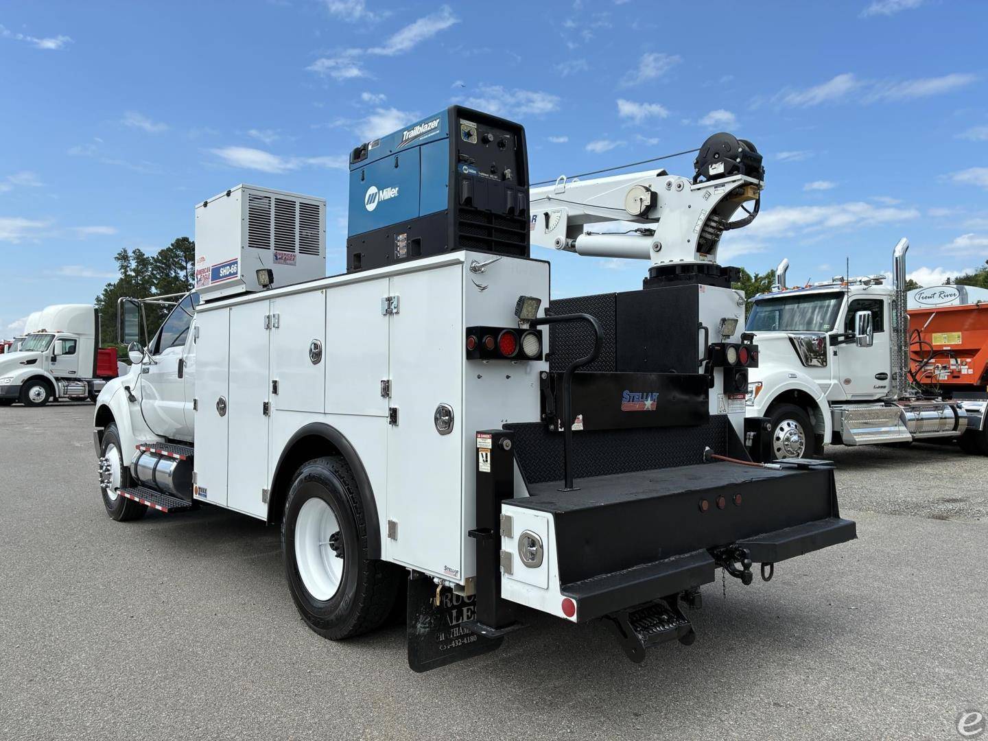2015 Ford F750 XLT SD