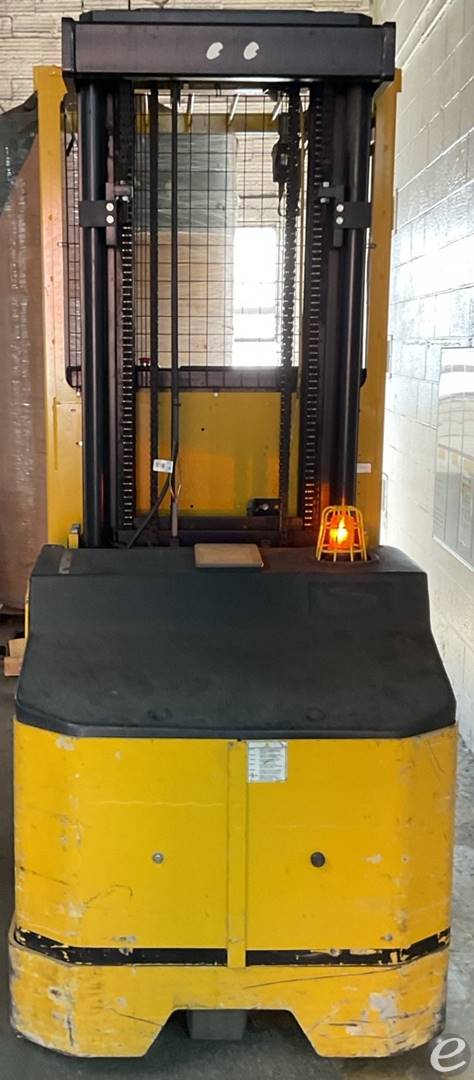 2015 Yale OS030EF