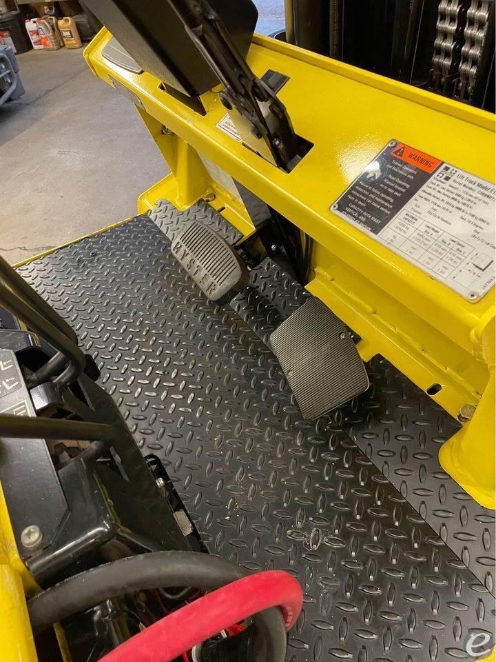 2002 Hyster E100XL3