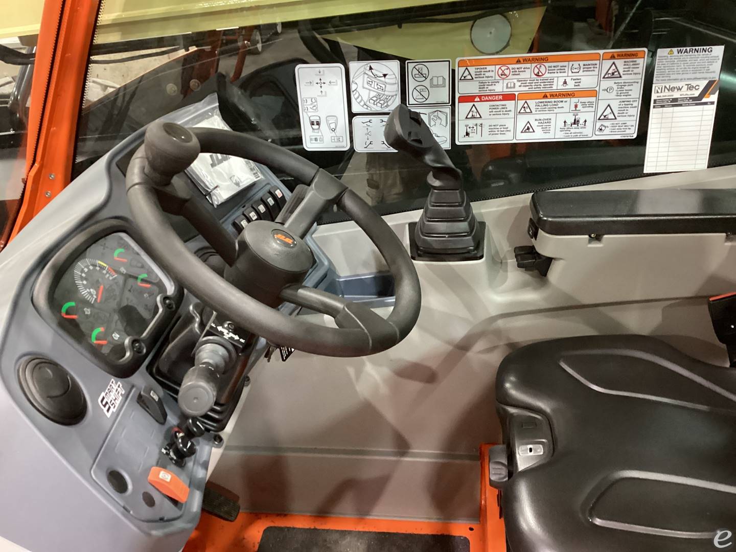 2026 JLG 1055