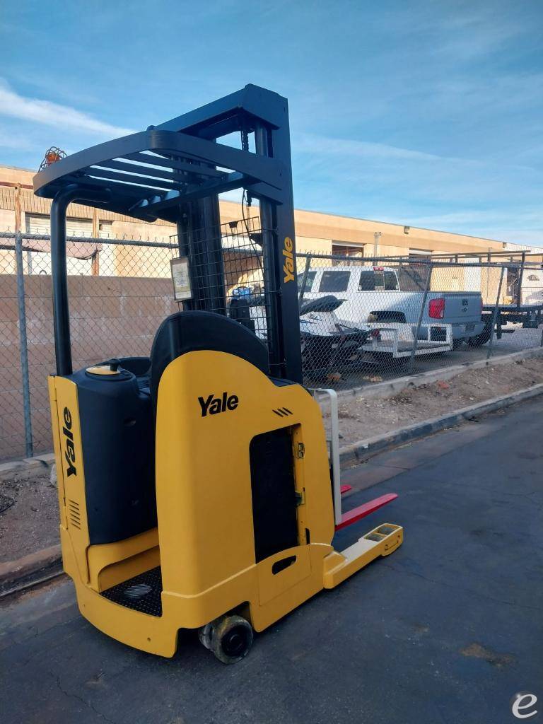 2010 Yale NR035E