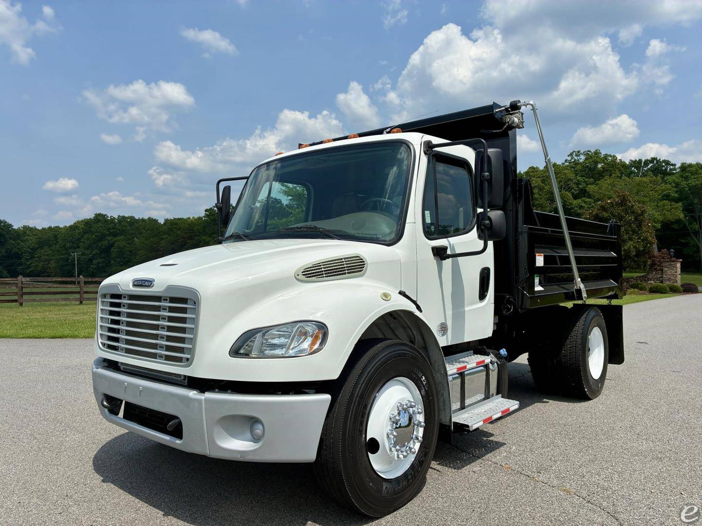2019 Freightliner BUSINESS CLASS M2 106